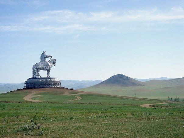 Памятник Чингисхану, Монголия - самая высокая конная статуя в мире